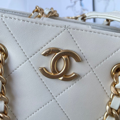 CC Small Tote 31cm White Lambskin Gold Hardware 31 x 24 x 11cm